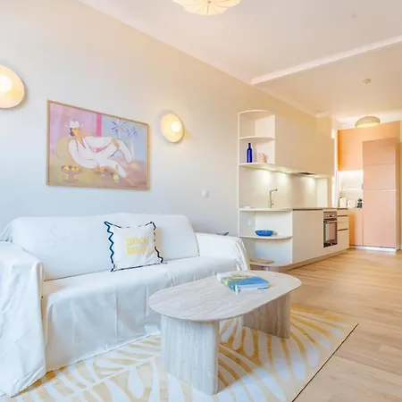 Phoenicia - Old - Bright & Air-conditioned Apartment Antibes