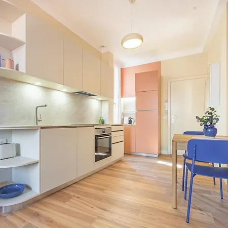 Phoenicia - Old - Bright & Air-conditioned Apartment