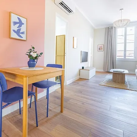 Phoenicia - Old - Bright & Air-conditioned Apartment