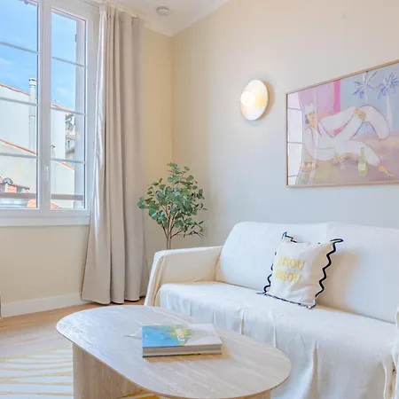 Phoenicia - Old - Bright & Air-conditioned Apartment